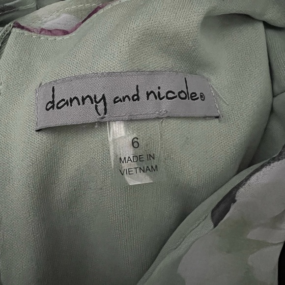 Danny and Nicole’s dress, floral with green background, multiple uses. - Picture 6 of 6